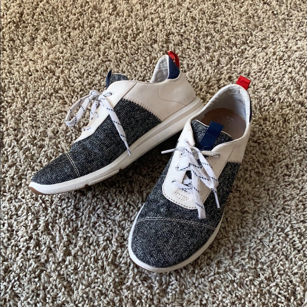 Toms tennis shoes size 8